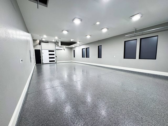 Shop floor, black flake blend